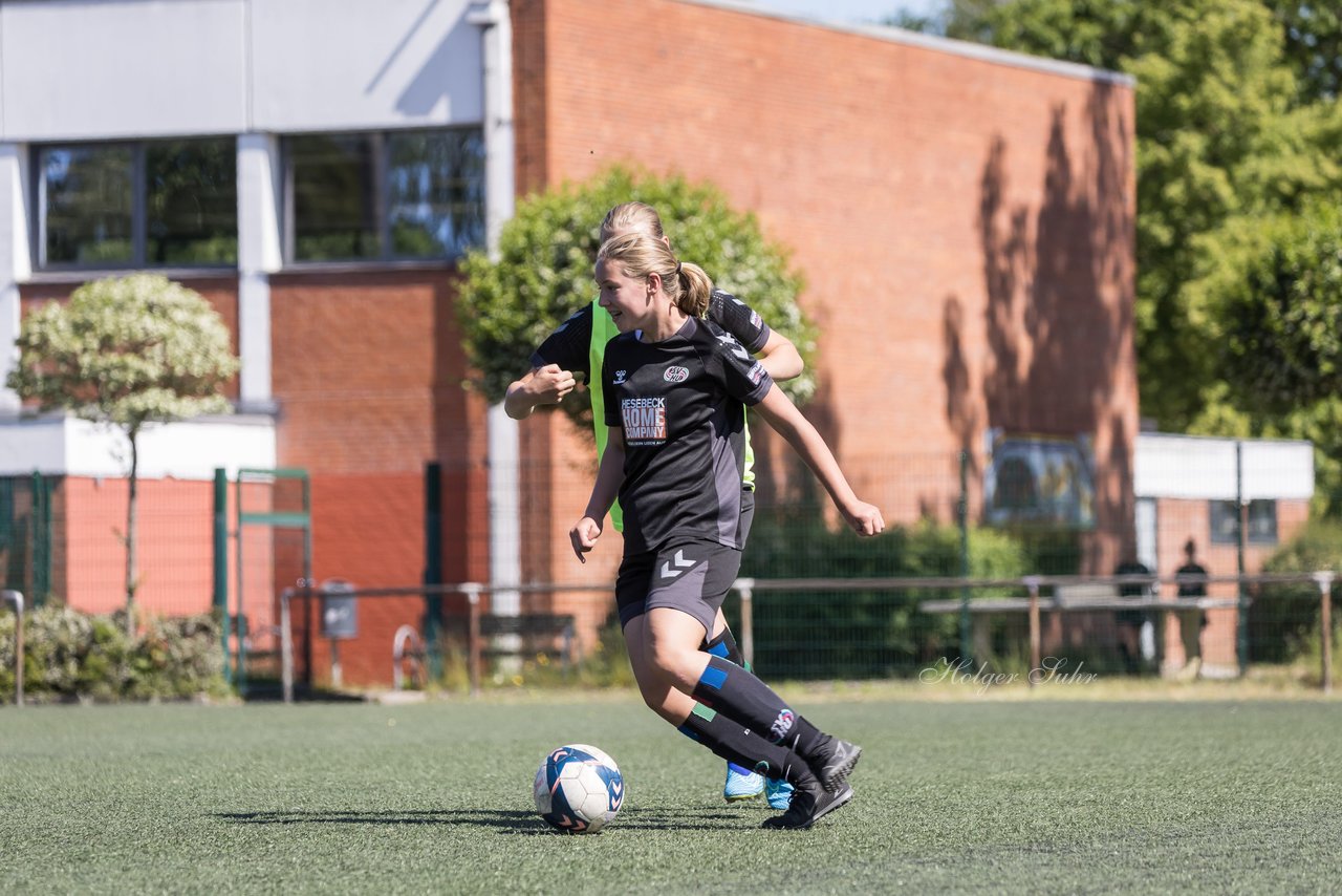 Bild 63 - wBJ SV Henstedt Ulzburg - TuS Rotenhof : Ergebnis: 12:0